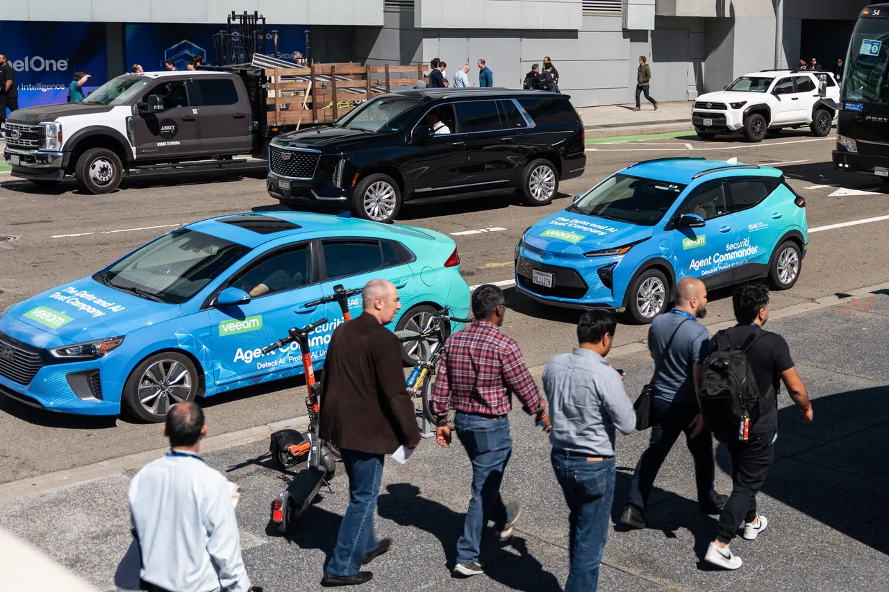 Moderne Communications campaign on a 360 wrap + swarm vehicle in San Francisco